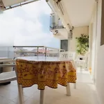 Le Poincare - 4 Prs - Clim - 300 M Apartment *